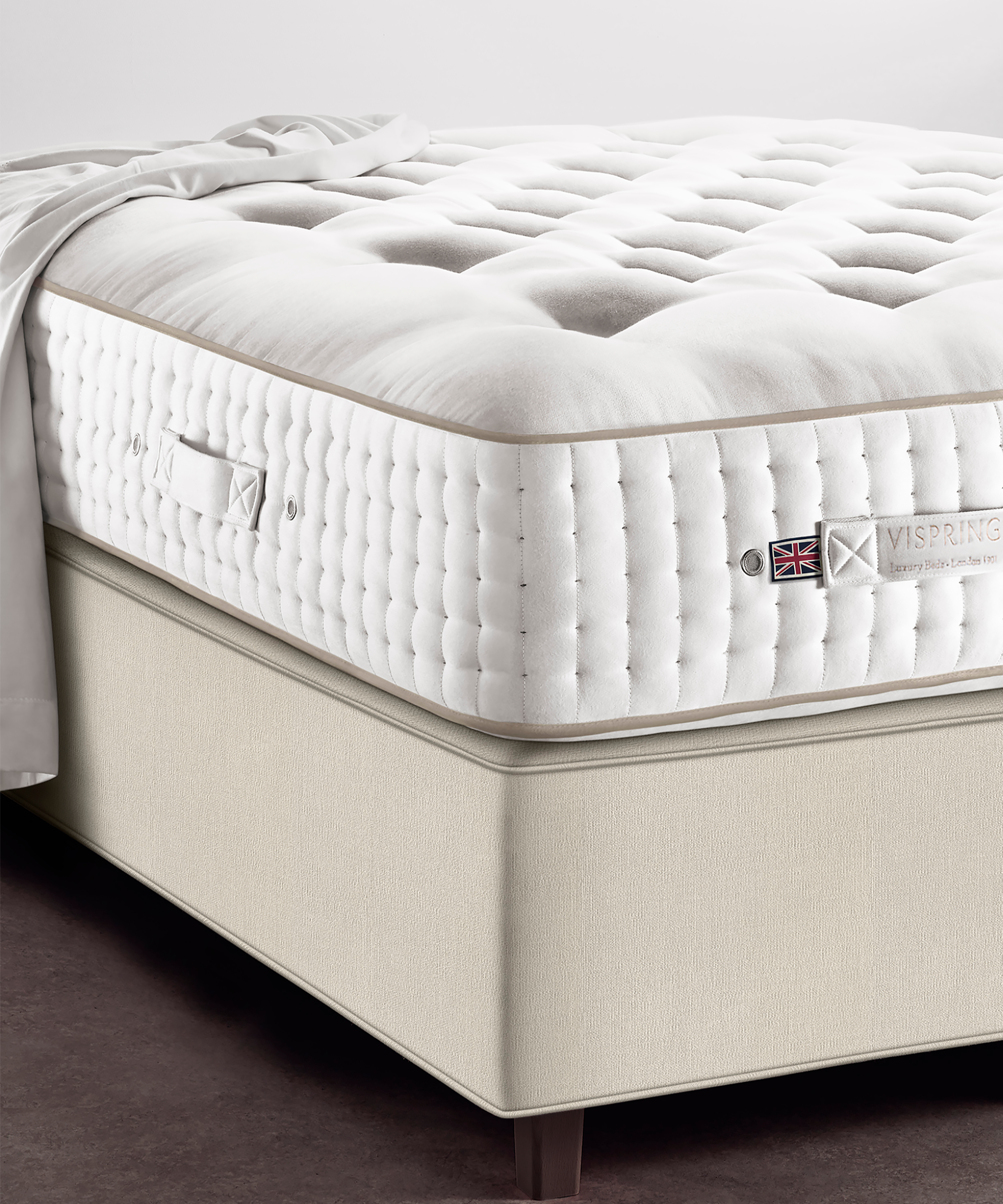 The Masterpiece Superb is among Vispring's top two finest mattresses and is sure to create an exceptionally luxurious and healthy sleeping environment for you to wake up from each morning.