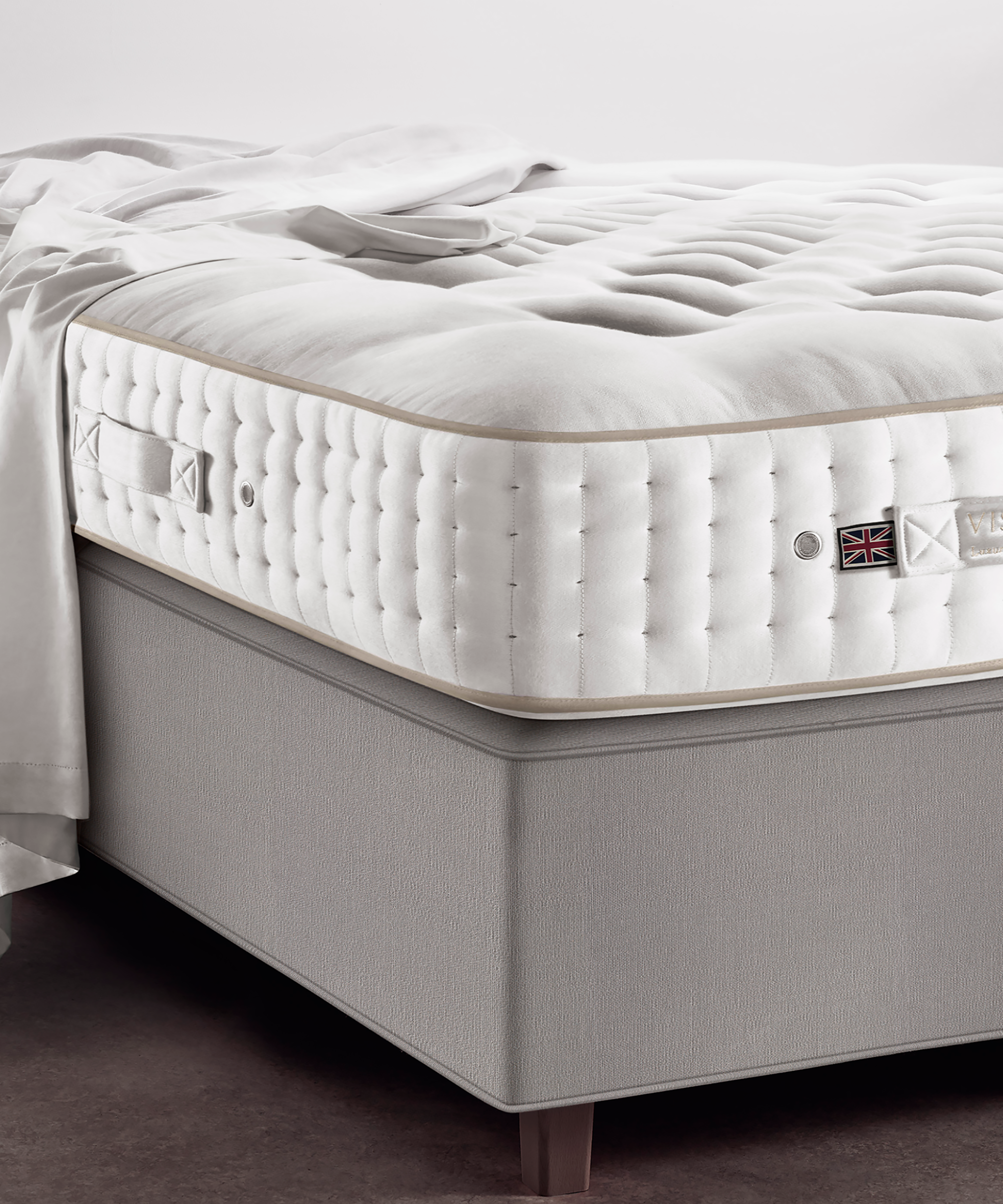 The Signatory has 3,300 coils hand-nested into two layers. Generous layers of cashmere, Shetland wool, British fleece wool, organic cotton, and Austrian Moosburger horsehair work to create a mattress of pure luxury. 