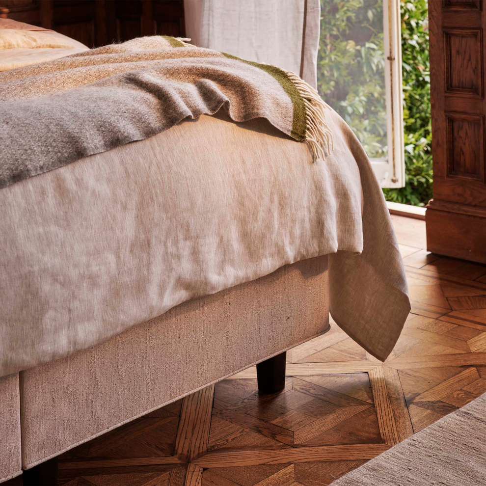 Tiara – Bedroom & More